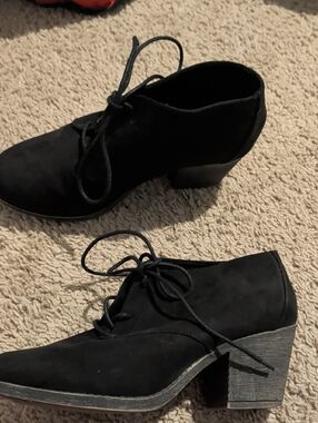 Black Lace-Up Chunky Heel Women's Shoes Size 8.5W